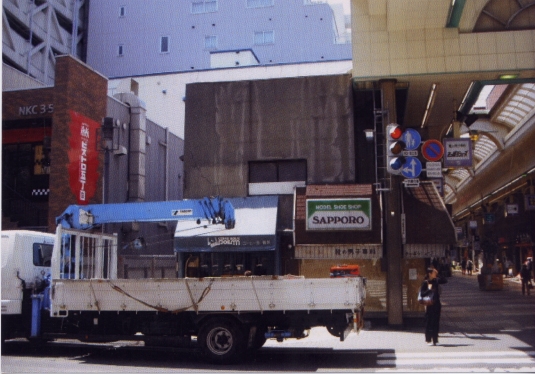 さっぽろシューズ店舗壁面